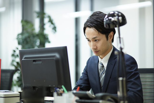 土日に働く社長のイメージ